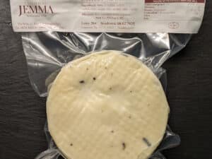 CacioBu al tartufo formaggio a pasta filata prodotto a latte crudo con aggiunta di tartufo nero selezionato